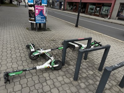 Sdílené koloběžky: pomocník i problém